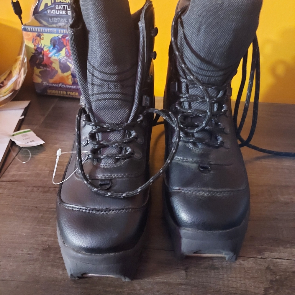 Fischer Flex BCX4 Snowboarding Boots Excellent Condition EU40 size9 women's Nwot